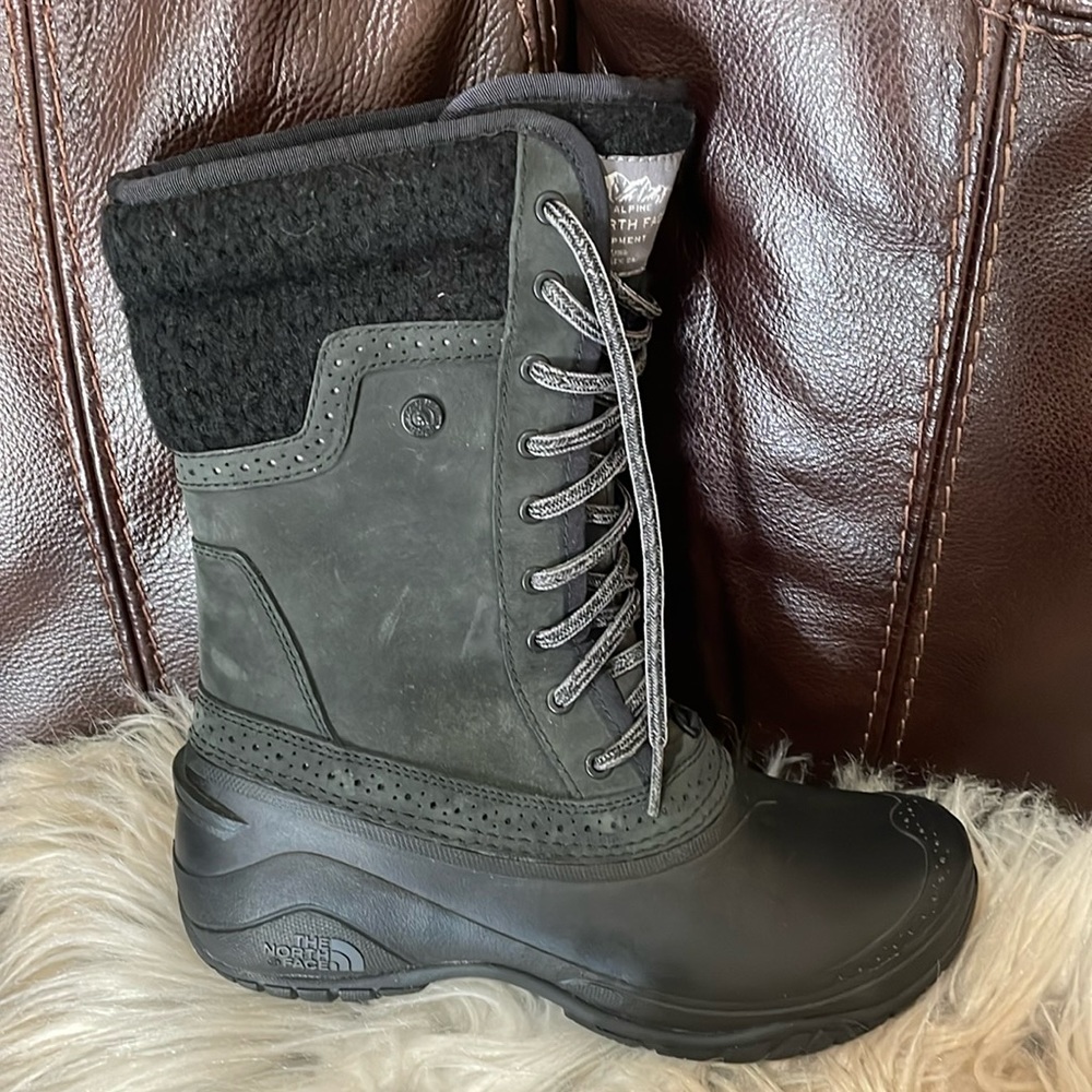 North Face women's waterproof boots in EXCELLENT CONDITION